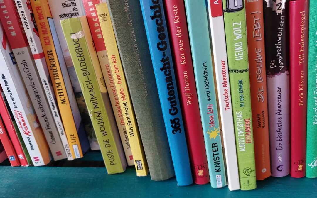 Kinderbücherspende vom Lions Club Wiesloch für das öffentliche Bücherregal vor dem QUER