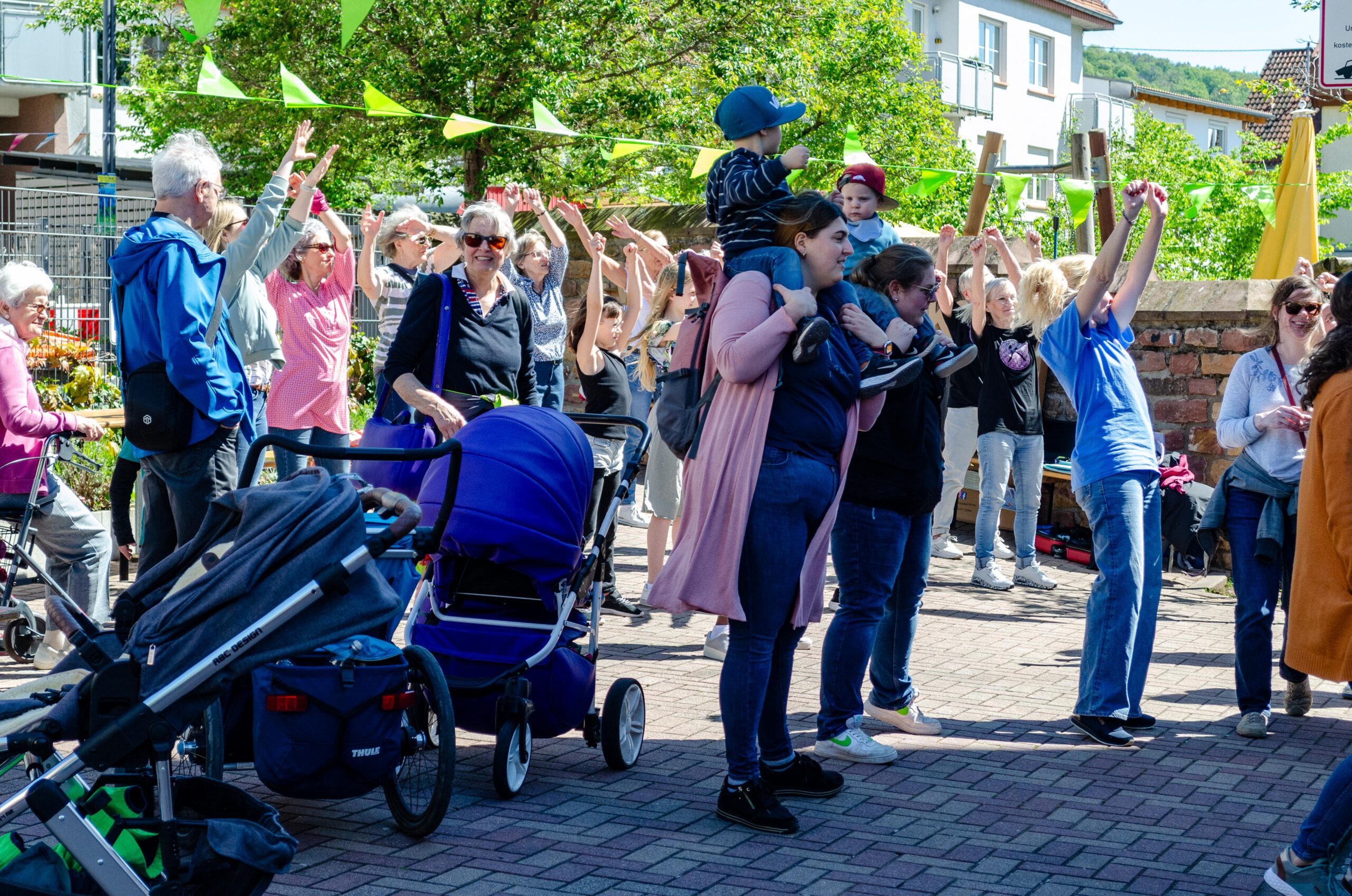 2024-04-27-Miteinander-voneinander_3958