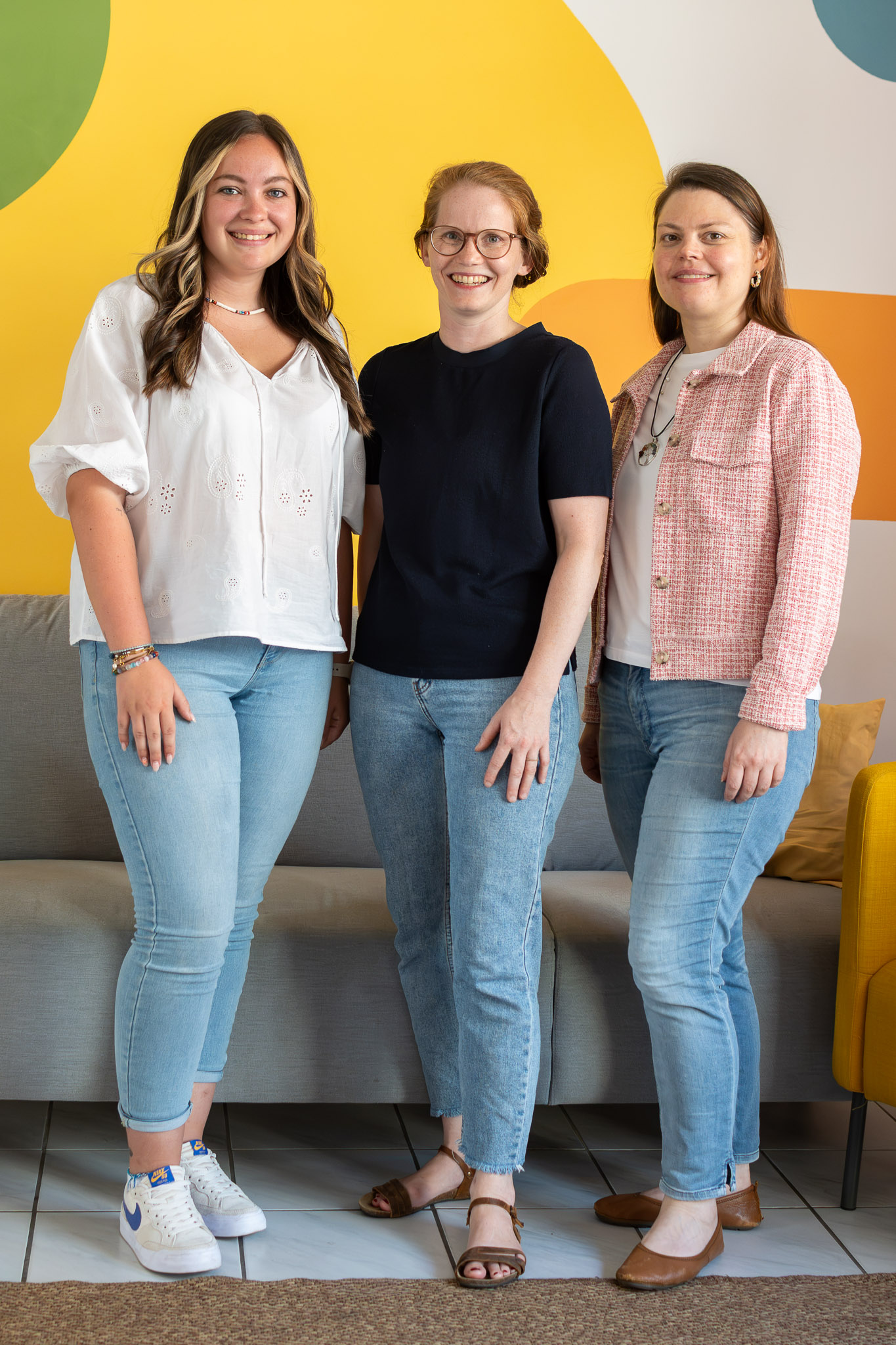 Teamfoto von drei Frauen.